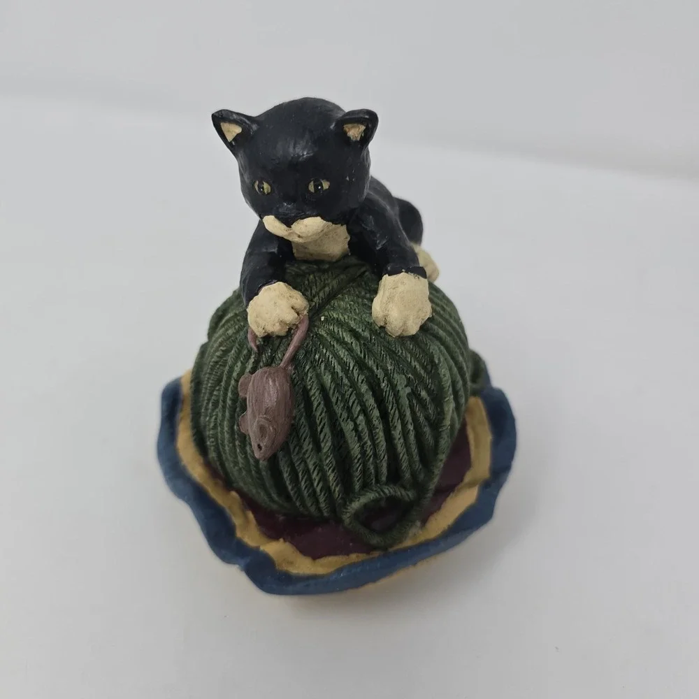 Vintage‎ Cat Playing With Yarn Music,Spinning Figurine